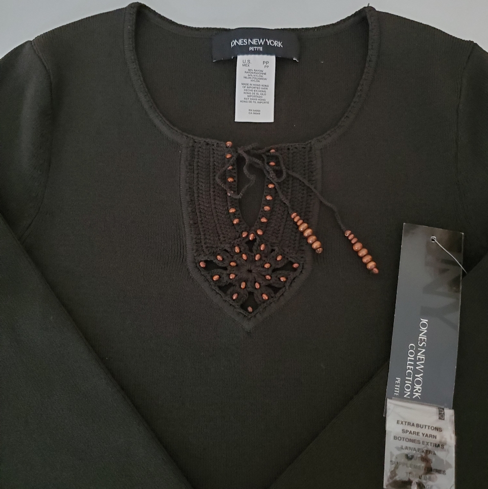 NWT Jones NY top adorned w/ wood beads